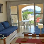 Apartamento Cap Esterel, Quartier Belvédère 2p Meublé Tourisme 3 étoiles Climatisé Rez-de-jardin, Vue Mer, Wifi, Piscine Et Parking Inclus Saint-Raphaël