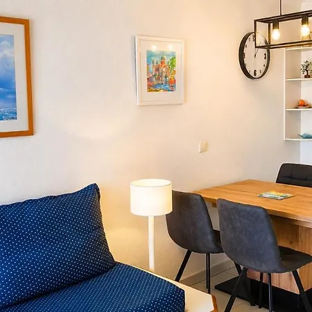 Cap Esterel, Quartier Belvédère 2p Meublé Tourisme 3 étoiles Climatisé Rez-de-jardin, Vue Mer, Wifi, Piscine Et Parking Inclus Appartamento *