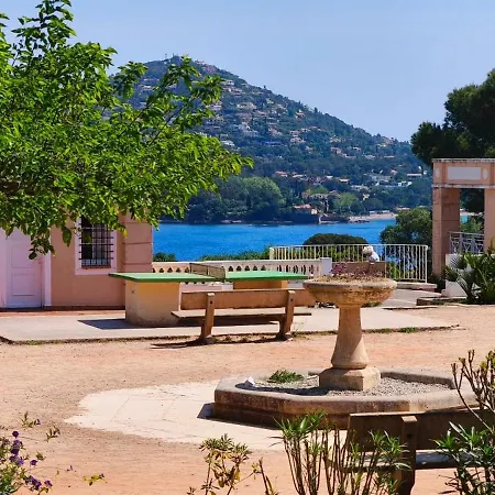 Cap Esterel, Quartier Belvédère 2p Meublé Tourisme 3 étoiles Climatisé Rez-de-jardin, Vue Mer, Wifi, Piscine Et Parking Inclus * Saint-Raphaël