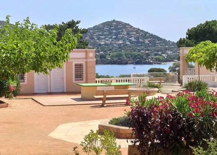 Apartmán Cap Esterel, Quartier Belvedere 2p Meuble Tourisme 3 Etoiles Climatise Rez-de-jardin, Vue Mer, Wifi, Piscine Et Parking Inclus
