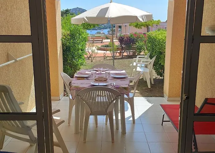 Apartmán Cap Esterel, Quartier Belvedere 2p Meuble Tourisme 3 Etoiles Climatise Rez-de-jardin, Vue Mer, Wifi, Piscine Et Parking Inclus *