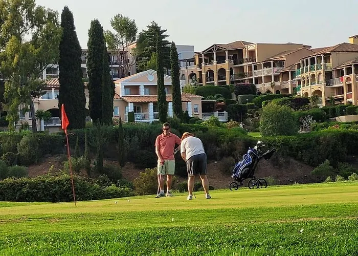 Apartmán Cap Esterel, Quartier Belvedere 2p Meuble Tourisme 3 Etoiles Climatise Rez-de-jardin, Vue Mer, Wifi, Piscine Et Parking Inclus *